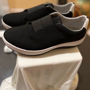 Black & White Sneak size 12